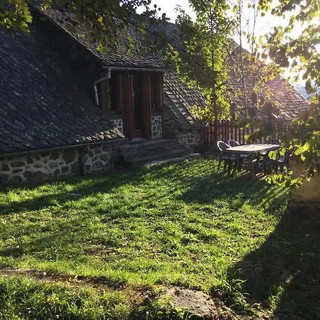 Les Lauzes Du Mas * Marchastel (Cantal)