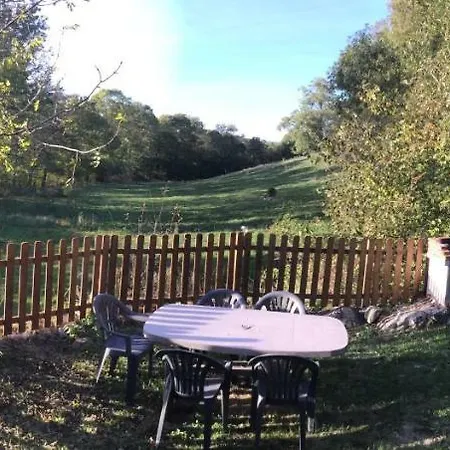 Hébergement de vacances Les Lauzes Du Mas Marchastel (Cantal)